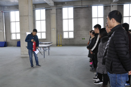 紙罐定制廠家開展消防演練3 紙罐定制廠家開展消防演練3