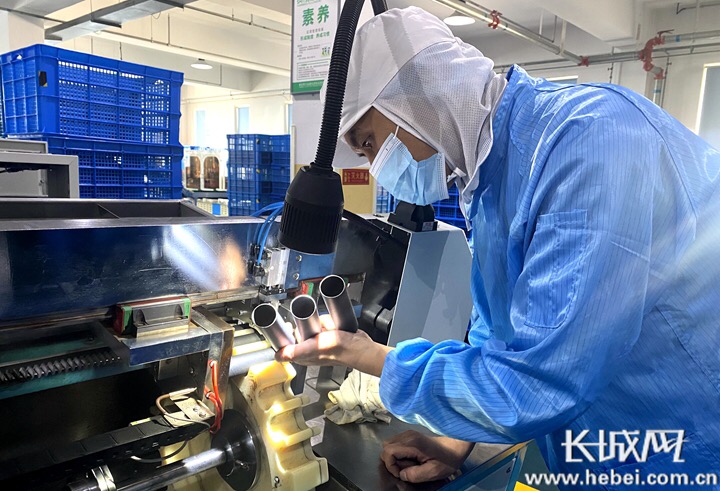 軍興溢美工作人員在崗位上認(rèn)真工作 軍興溢美工作人員在崗位上認(rèn)真工作